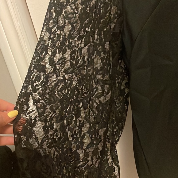 Laced arm and neck blouse - Picture 4 of 4